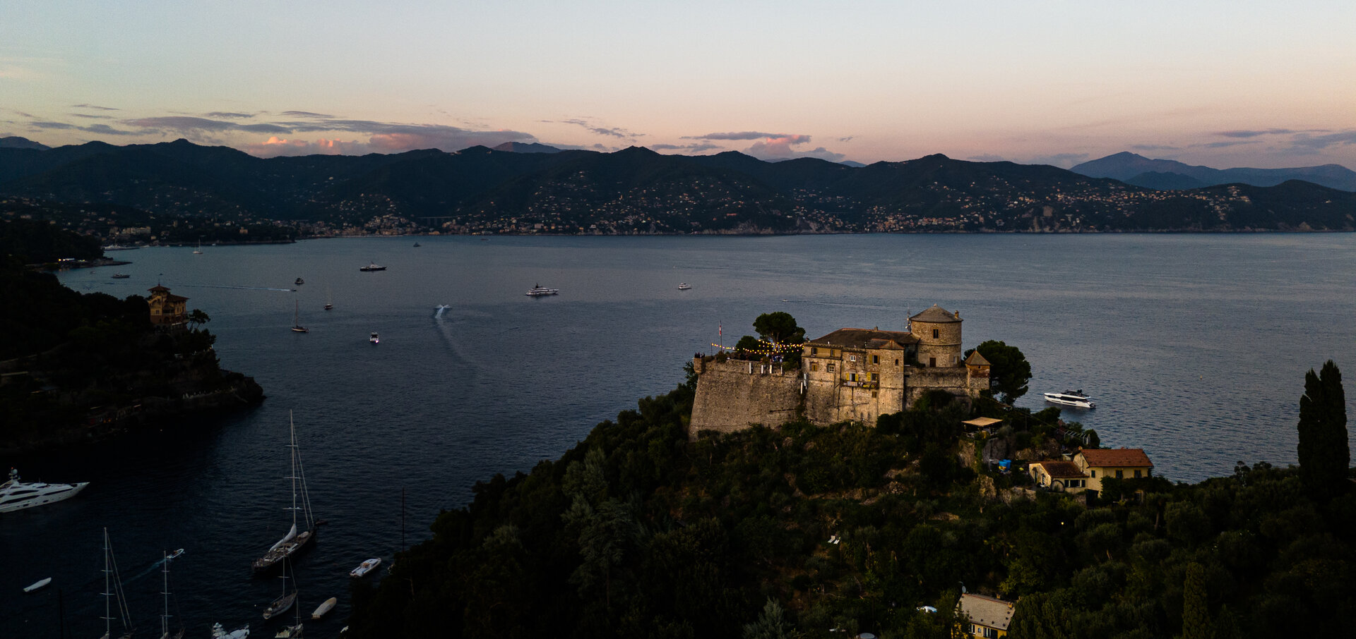 Castello al tramonto, location luxury per wedding
