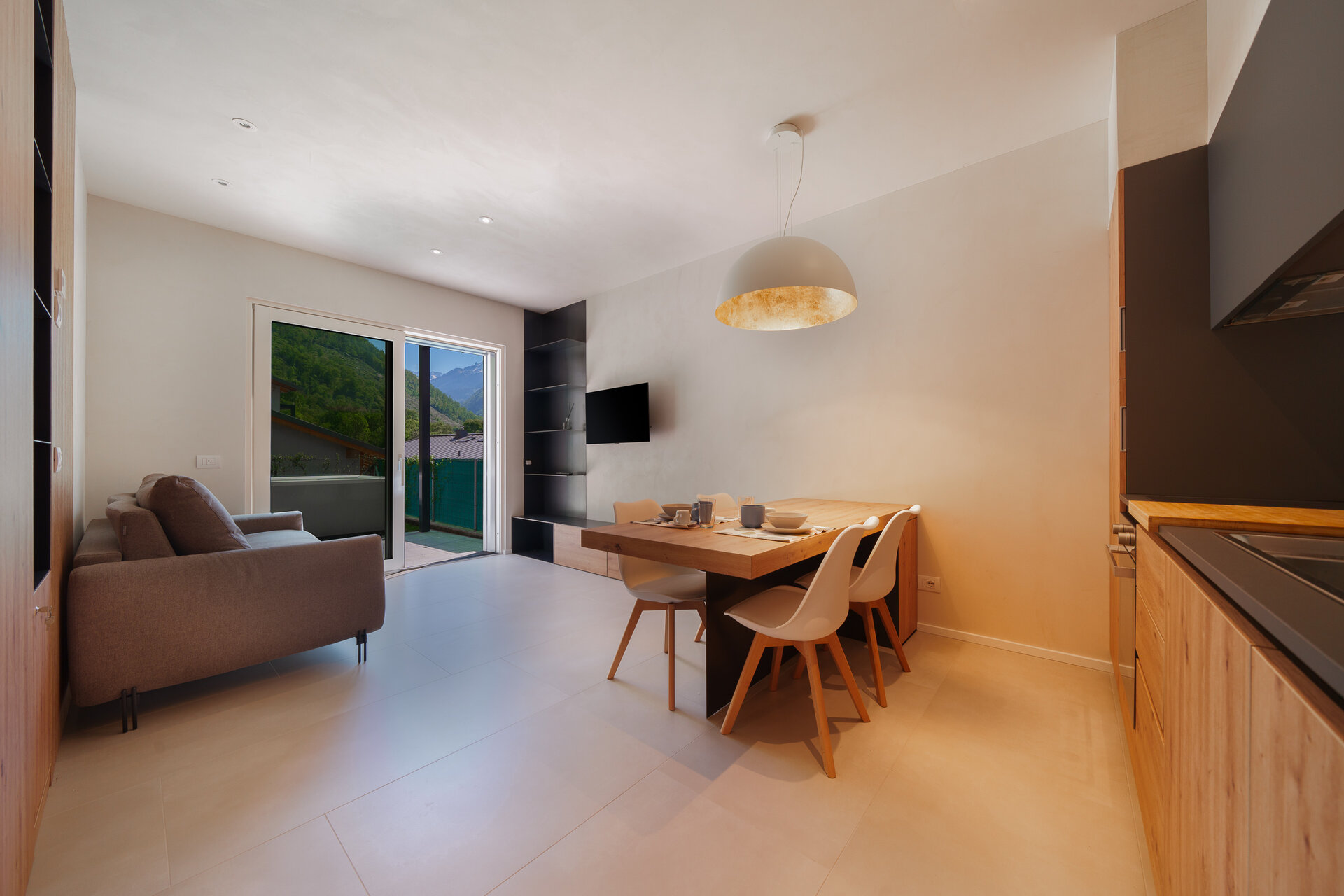 Interno casa Borgonuovo dopo la post-produzione